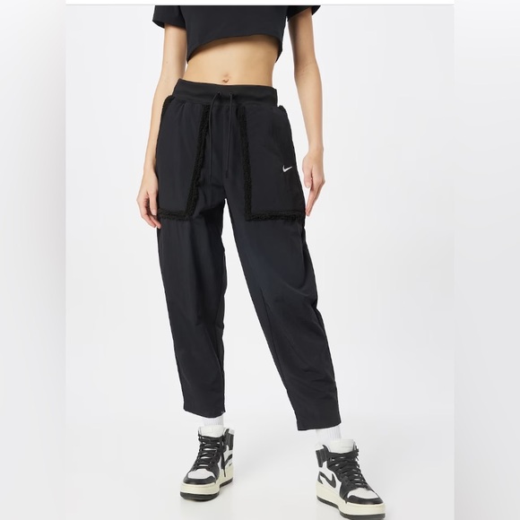NWT Nike Black Faux Fur‎ High Rise Loose Fit Pants Size Medium - Picture 2 of 12